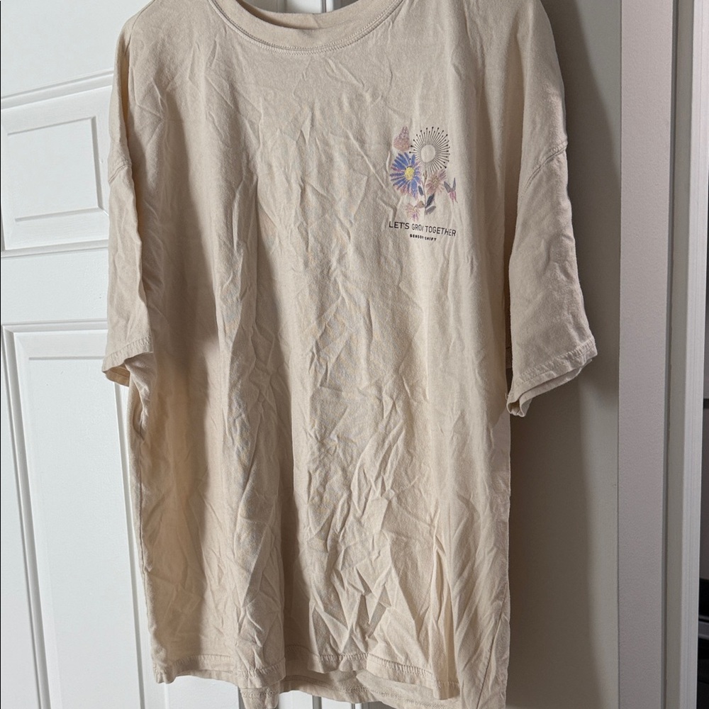 Women’s/Juniors Cream Graphic oversized T-Shirt